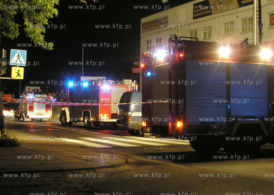 Akcja strazy pozarnej na stacji benzynowej Rafinerii...