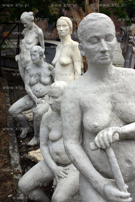 Prace studentow Wydzialu Rzezby Akademii Sztuk Pieknych...