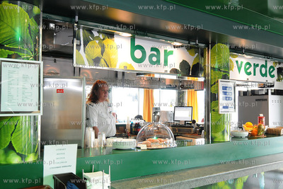 Gdynia. Do nabrzeza w Baltyckim Terminalu Kontenerowym...