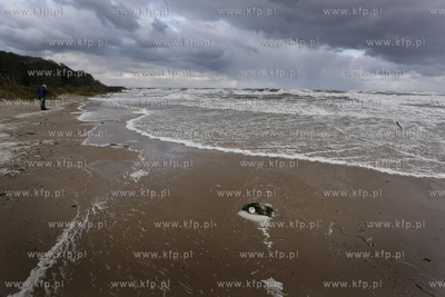 Sztormowa pogoda w Gdansku. Plaza na Westerplatte....