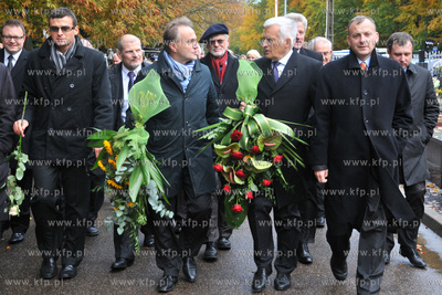Cmentarz witominski w Gdyni. Przewodniczacy Europarlamentu...