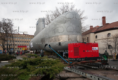 Transport okretu podwodnego typu Kobben o wadze 370...