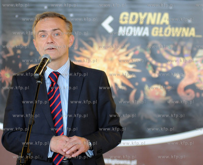 Dworzec kolejowy Gdynia Glowna oddany do uzytku po...