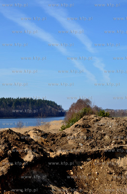 Koscierzyna. Nielegalne wyrobisko piachu i dzikie wysypisko...