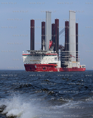 Do gdynskiego portu przyplynal widowiskowy statek -...