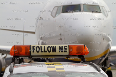 Port Lotniczy Gdansk im. Lecha Walesy. Nz.Samochod...