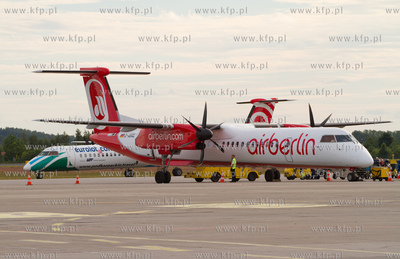 Port Lotniczy Gdansk. Nz.Dash Q400 Airberlin w tle...