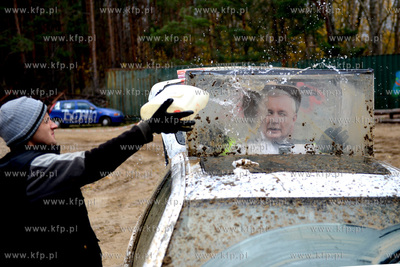 ZYWE TRUPY GRASOWAŁY W KOLIBKACH. Kolejna 14. juz...