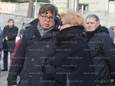 Rodzina, przyjaciele, znajomi, wspolpracownicy - setki...