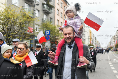Święto Niepodległości 2022. Parada na ulicach Gdyni...