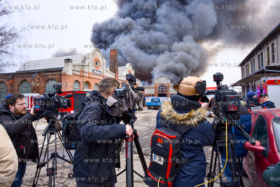 Pożar hali dawnych Zakładów Naprawczych Taboru Kolejowego...