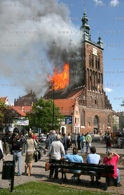 Pozar zabytkowego kosciola sw Katarzyny w Gdansku.
Nz....