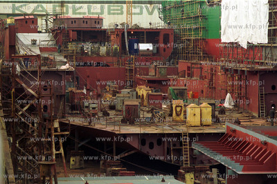 Stocznia Gdynia16.02.2002fot. Wojtek Jakubowski /KFP