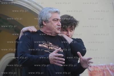 Happening pt "Aktorzy Przyjechali" z okazji wmurowania...