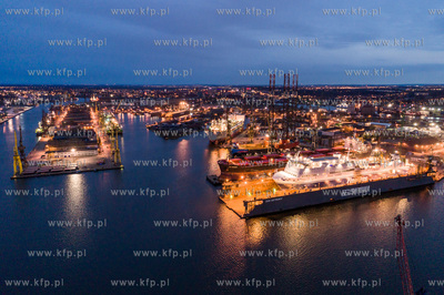 Gdansk, kanal Portu Gdanskiego, Stocznia Remontowa,...