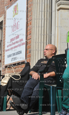 Gdansk. Dlugi Targ. Happening pt Aktorzy Przyjechali...