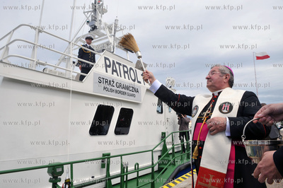 Uroczystosc nadania imienia i podniesienia bandery...