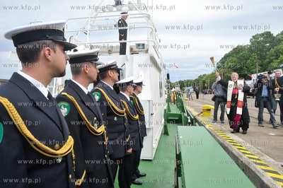 Uroczystosc nadania imienia i podniesienia bandery...