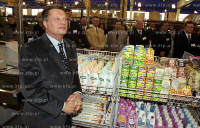 Stefanem Friedmannem otwiera supermarket M3 budowlany...