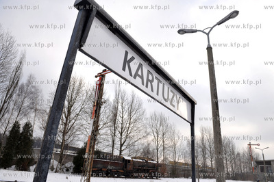 Dworzec PKP w Kartuzach na Kaszubach. 29.01.2011 Fot....