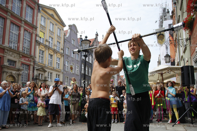 Gdansk. Festiwal Szekspirowski. Dziecieca parada festiwalowa...