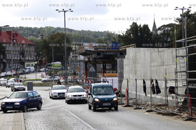 Gdansk. Budowa wiaduktu nad ul Grunwaldzka, ktory ma...
