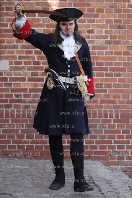 Gdansk, Konkurs na gdanskiego pirata. Przed miejska...