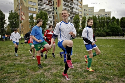 Gdansk Zaspa. Pilkarski turniej dzikich druzyn Do przerwy...