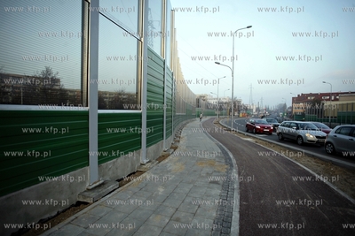 Ekrany dzwiekkochlonne wzdluz Trasy Slowackiego na...