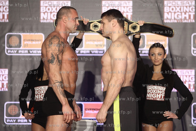 Sopot. Ergo Arena. Wazenie zawodnikow przed gala boksu...