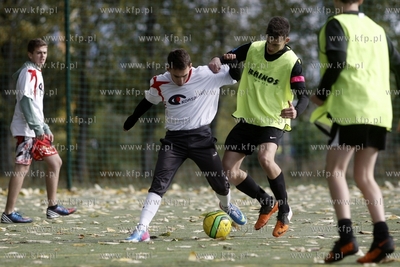 Gdansk Zaspa. Pilkarski turniej dzikich druzyn Do przerwy...