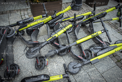 Hulajnogi elektryczne na minuty Hives. 11.10.2019 fot....