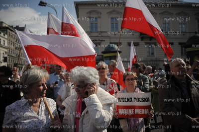 Marsz w obronie telewizji TV Trwam w Warszawie zorganizowany...