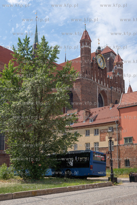 Kontrowersyjna strzelnica w autobusie przy Kaplicy...