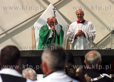 Papiez Jan Pawel II w Pelplinie. 6.06.99 fot. Maciej...