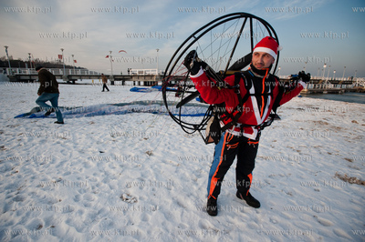Gdansk. Plaza w Brzeznie. Akcja swiateczna pt. Mikolaje...