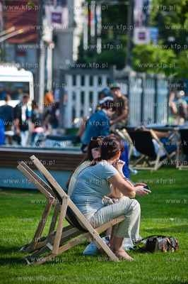 Gdynia. Skwer Zeromskiego, na ktorym w sasiedztwie...