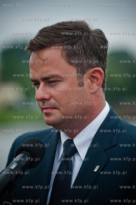 Elblag. Most Gorny. Wspolna konferencja prasowa nowo...
