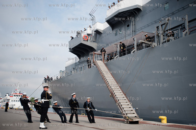 Gdynia. Nabrzeze Pomorskie. Uroczyste powitanie japonskiego...