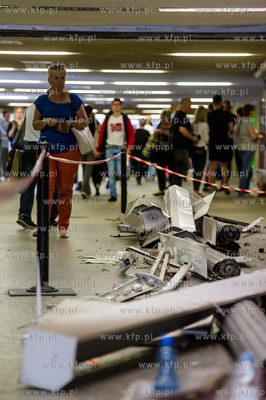 Gdansk. Rozbiorka punktow handlowych znajdujacych sie...