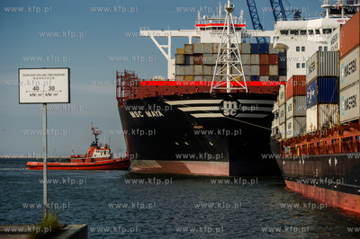 Gdansk. Najwiekszy kontenerowiec na swiecie MSC Maya...