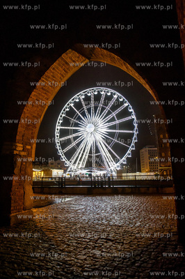Gdansk. Wyspa Wpichrzow. Uruchomienie kola widokowego...