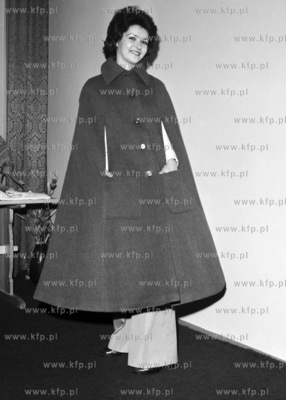 Prezentacja odziezy sezonu wiosna lato przygotowane...