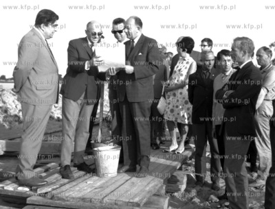 Uroczystośc wmurowania aktu erekcyjnego w fundamenty...