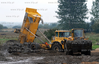 Ruszyla budowa Centrum Handlowego Auchan w Rumi (w...