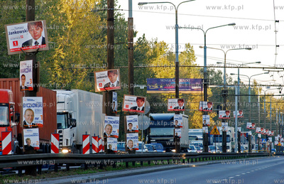 Gdynia ul. Morska. Plakaty wyborcze na slupach oswietleniowych

16.10.2006

Fot....