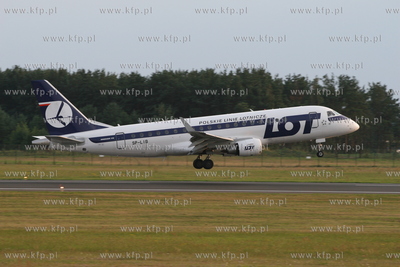 Gdansk , Rebiechowo NZ. Embraer EMB-175LR linii LOT...