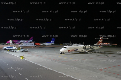 Gdansk , Rebiechowo Nz. Widok na plyte lotniska
07.06.2006
Sebastian...