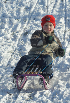Gdansk-Suchanino. Zimowe szalenstwo na sankach.
Nz....