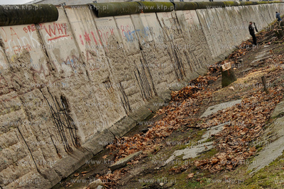 Berlin.Pozostalosci Muru berliskiego - istniejacego...